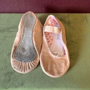 CAPEZIO ballet pink size 11 Medium girls ballet shoes